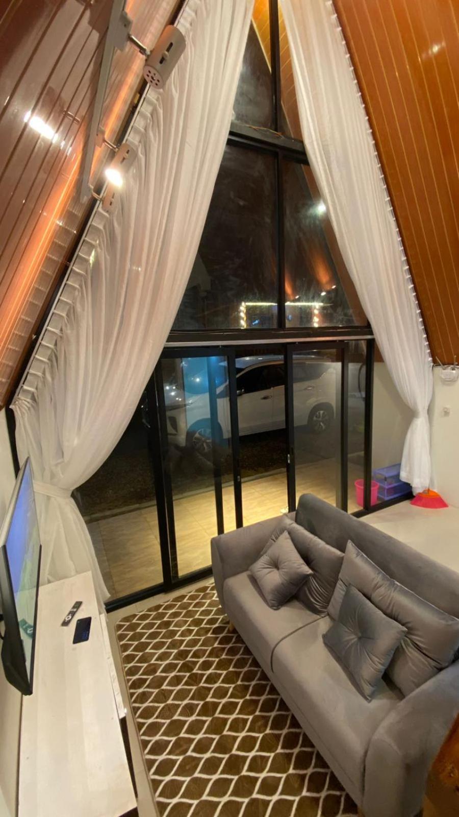 Villa Agriya Lubis *